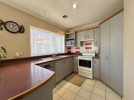 4-Bedroom Home in Elderslea - Photo 5