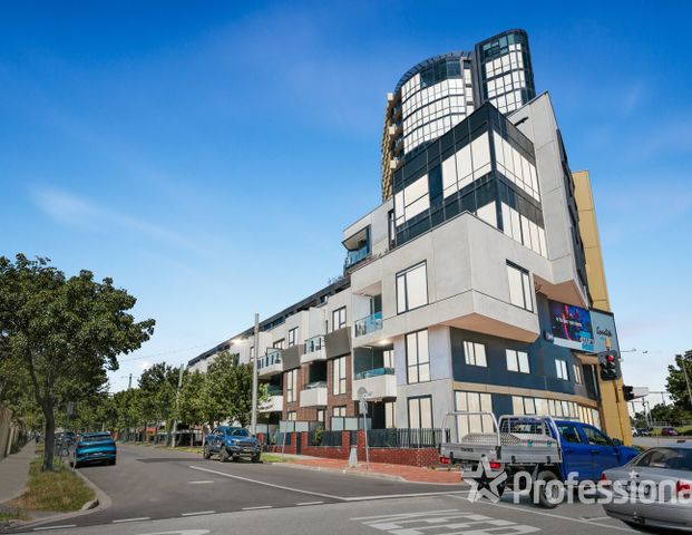 Modern furnished Apartment Walk to Caulfield - Photo 1