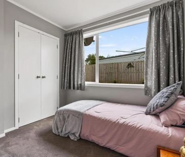 Convenient town living - Photo 6