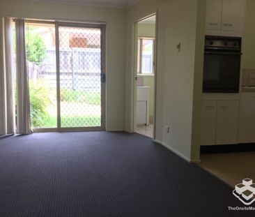 THREE BEDROOMS TOWNHOUSE WITH NEW AIR CONDITION - Photo 1