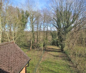 Highwood Crescent, High Wycombe - Photo 4