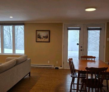 Appartement meublé et chauffé à louer - St-Sauveur - Photo 2