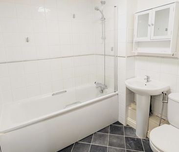 Tudor Way, Woking, Surrey, GU21 - Photo 5