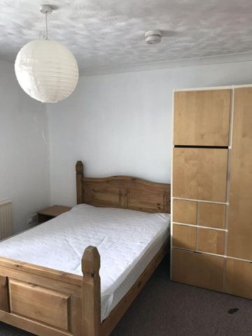 4 bedroom house to rent - Photo 3