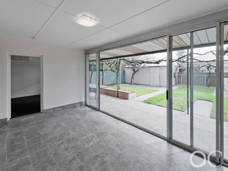 Open the door to a beautifully four-bedroom family home - Photo 3