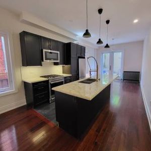 2 bed 1 bath - Renovated Victorian Triplex - Photo 2