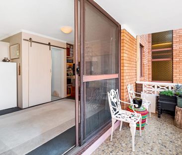 North facing light filled apartment - Photo 6