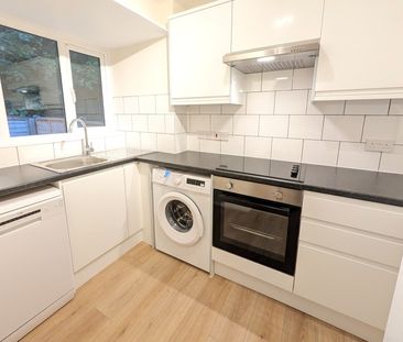 Overthorpe Close, Woking, Surrey, GU21 - Photo 5