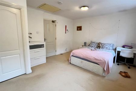 5 bedroom detached house to rent - Photo 2