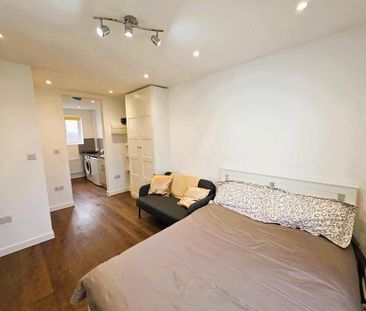 House to rent - Photo 2