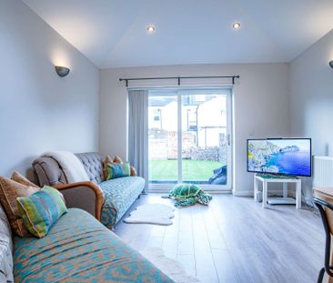 Premium five bedroom property on Coburn Street - Photo 6