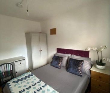 4 bedroom flat to rent - Photo 4