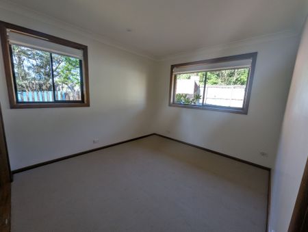 Neat Villa in a Quiet Complex - Photo 3