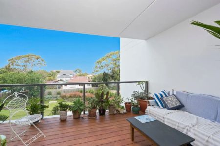 Large Contemporary Apartment with Garden Views - Photo 4