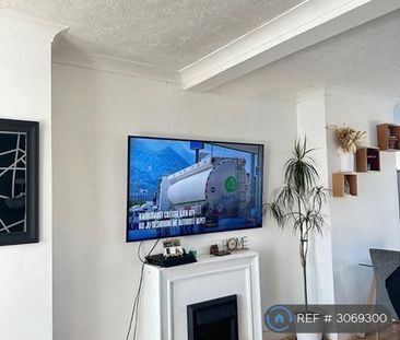 3 bedroom terraced house to rent - Photo 3