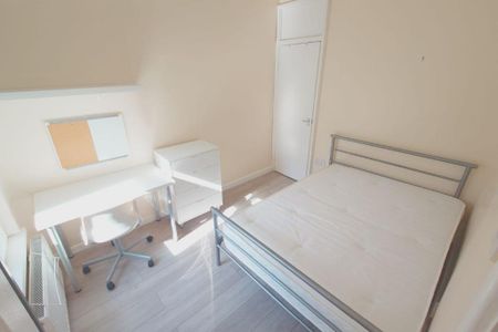 3 bedroom terraced house to rent - Photo 5