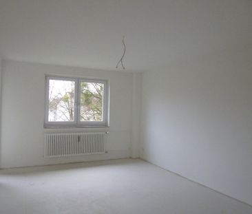 Mit Einbauküche und Design-Bodenbelag! Exklusiv modernisierte 2-Zimmer-Wohnung in Teichnähe - Photo 3