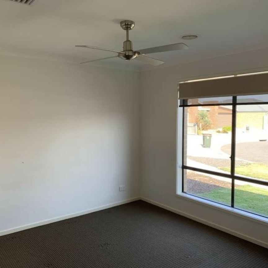 Low Maintenance Family Home! - Photo 1