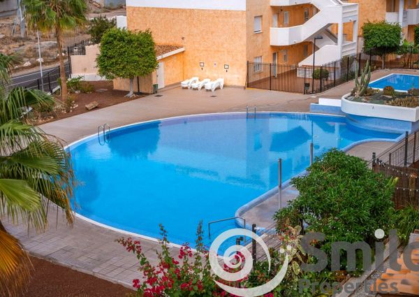 Apartment for rent in Vistahermosa in Los Cristianos with sea views.