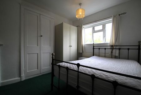 6 bedroom semi-detached house to rent - Photo 2