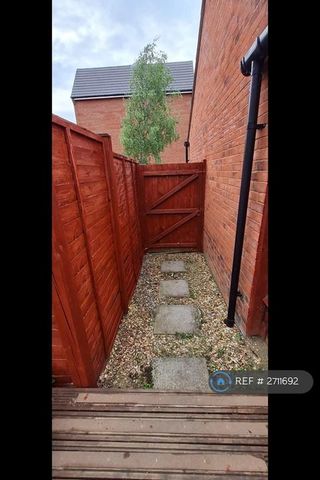 3 bedroom terraced house to rent - Photo 3