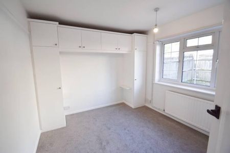 3 bedroom terraced bungalow to rent - Photo 2