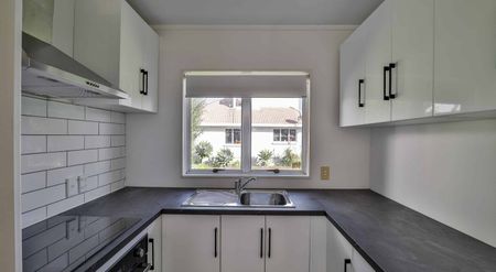 BRICK AND TILE CUTIE - TE ATATU SOUTH - Photo 3