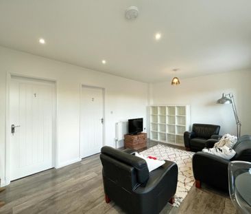 1 bedroom in a flat share to rent - Photo 2