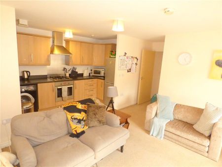 Clean & Spacioud Two Bedroom Flat for Rent in Derby - Photo 3