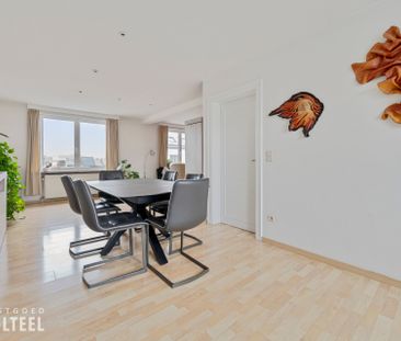 Ruim triplex appartement met 2 slaapkamers en terras. - Photo 2