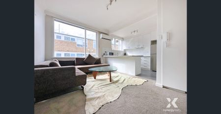 Spacious 1-Bedroom Apartment in South Yarra! - Photo 2