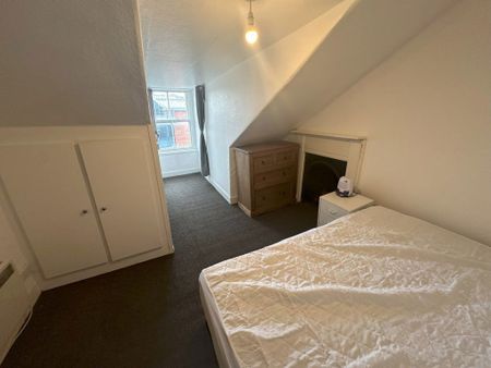 Nethergate -, Dundee - Photo 2