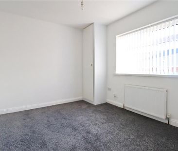 3 bedroom flat to rent - Photo 2
