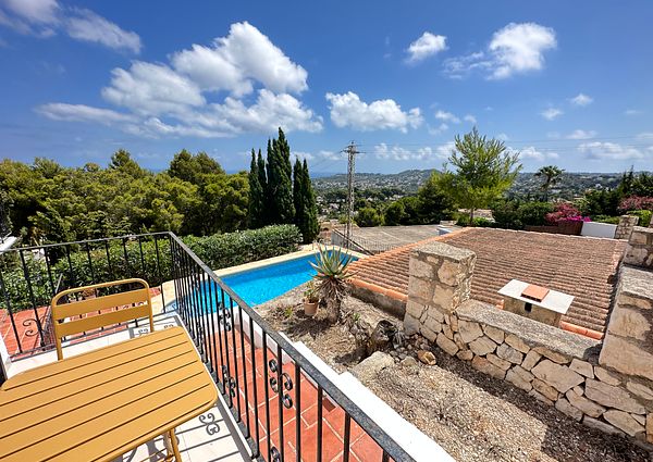 Private villa with pool to rent for winter in Javea