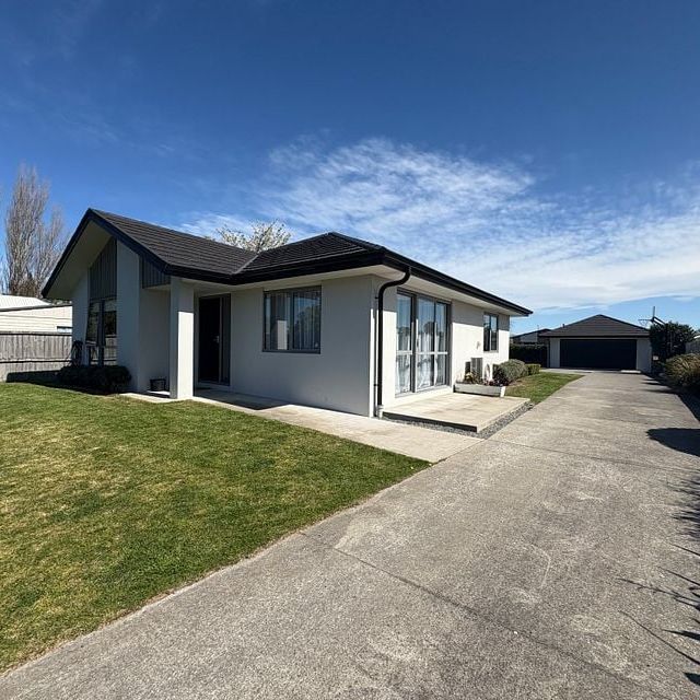 Large Pet Friendly 3 Bed/2Bath Home! - Photo 1