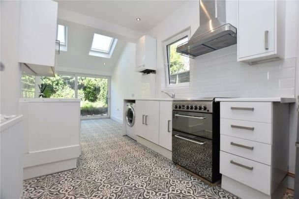 1 Bed Flat, Manor Road, SE25 - Photo 1