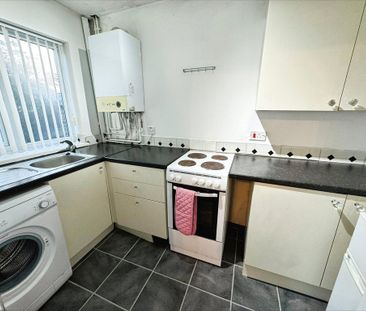 2 bedroom end of terrace house to rent - Photo 3