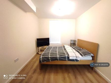 1 bedroom in a house share to rent - Photo 2