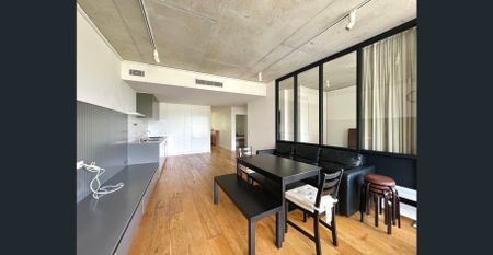 Contemporary living and convenience in acclaimed complex - Photo 2