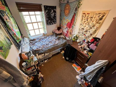 4 bedroom semi-detached house to rent - Photo 3