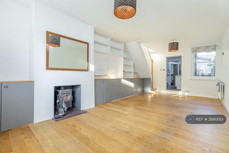 3 bedroom end of terrace house to rent - Photo 3