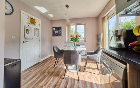 3 bedroom link detached house to rent - Photo 2