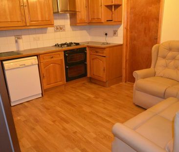 3 bedroom flat to rent - Photo 5