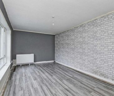 2 bedroom ground floor flat to rent - Photo 3