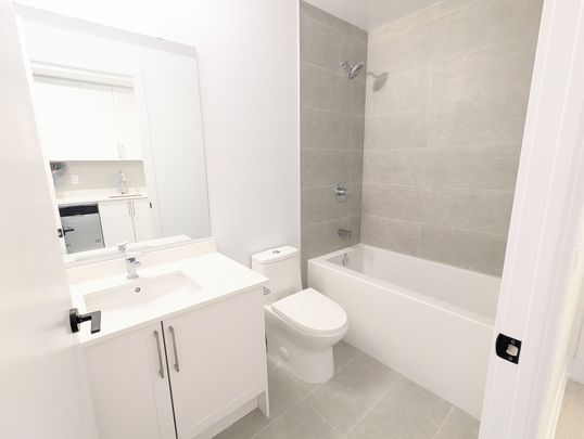 For Lease - 2450 Old Bronte Road Unit# 347, Oakville, Ontario - Photo 1