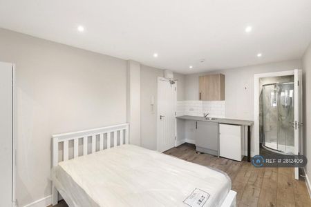 Studio to rent - Photo 2
