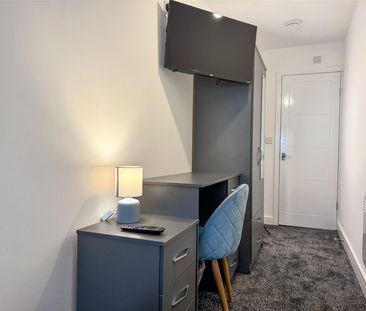 Room 4 - Photo 1