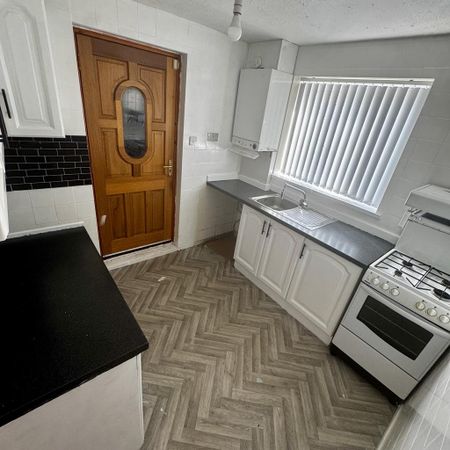 3 bedroom end of terrace house to rent - Photo 4