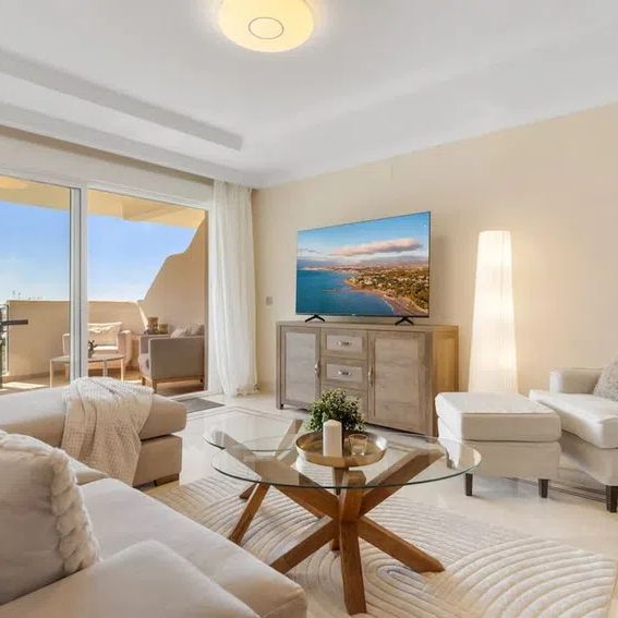 Alquiler de piso en Calle Aries - Photo 1