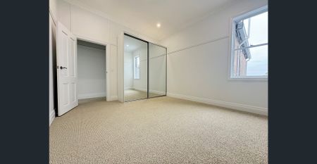 Immaculately Renovated, Spacious & Light-filled Apartment - Photo 2